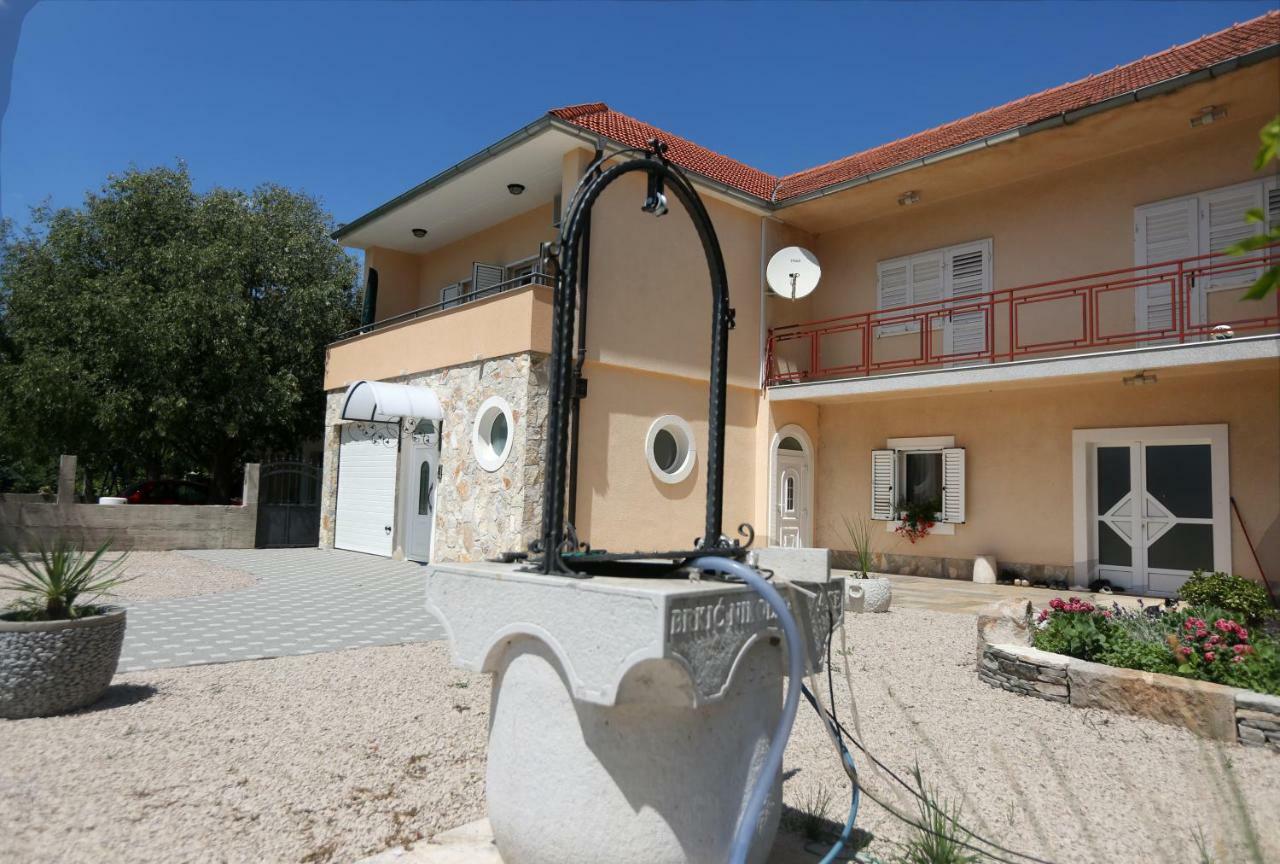 Appartamento Apartman Delux Brkic Lozovac Esterno foto